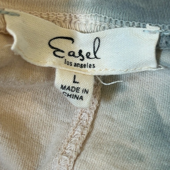 EUC Easel Tie-Dye Pattern Short Sleeve Top - Picture 4 of 5